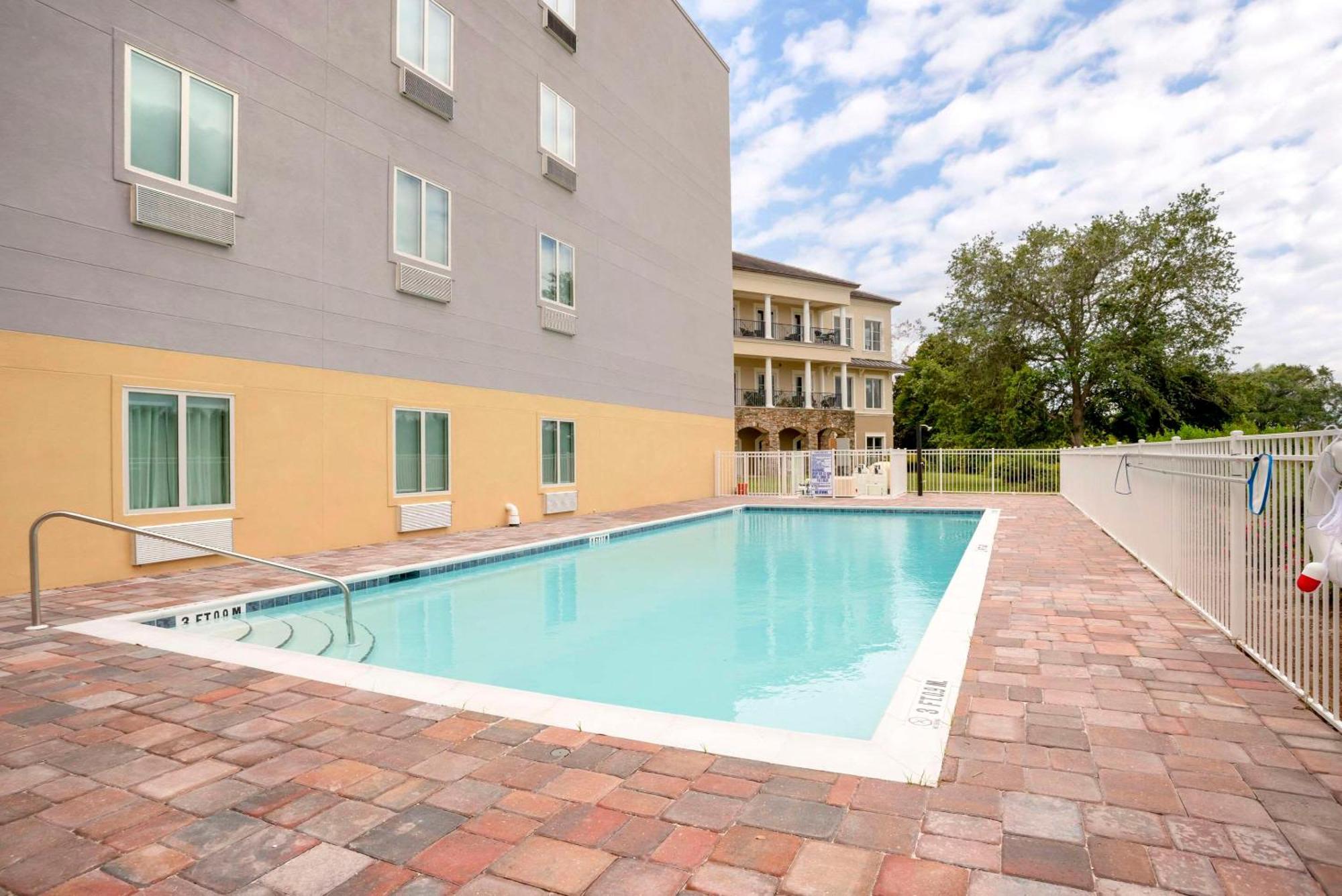 Comfort Inn & Suites Destin Near Henderson Beach Miramar Beach Exterior photo